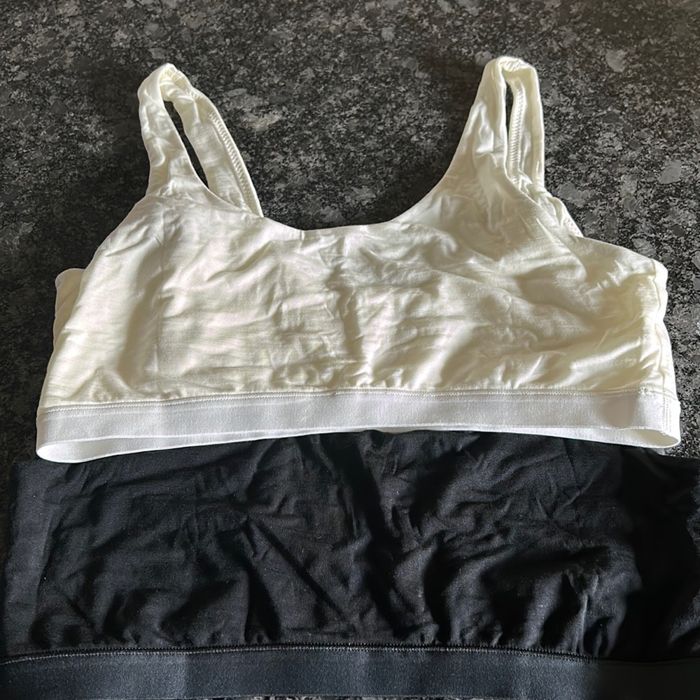 New without tags Allbirds Trino bralettes black and cream sizeL